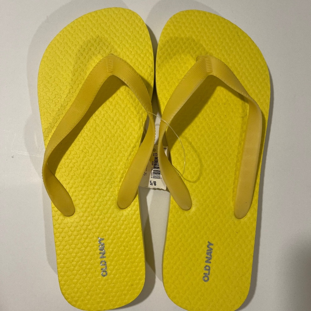 Old Navy Flip Flops - Sz 5/6New with tags.
